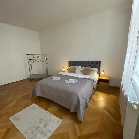 Apartma Ve Stredu Prahy 아파트 *